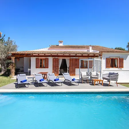 Luxury Retreat In *