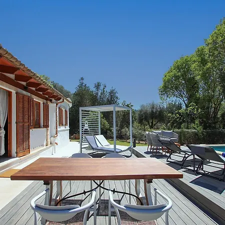Luxury Retreat In Villa *
